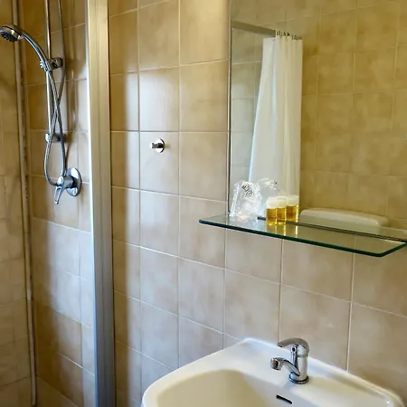 Genesi Hotel 2*